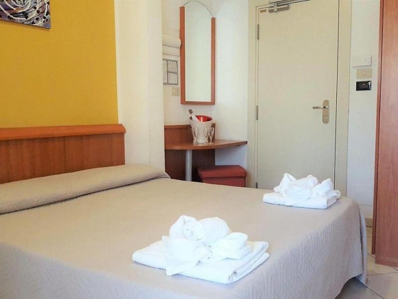 רימיני Hotel Bengasi מראה חיצוני תמונה