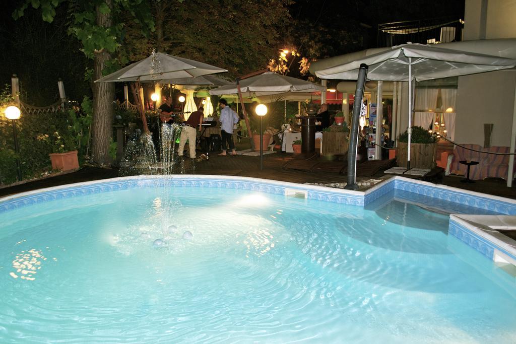 רימיני Hotel Bengasi מראה חיצוני תמונה