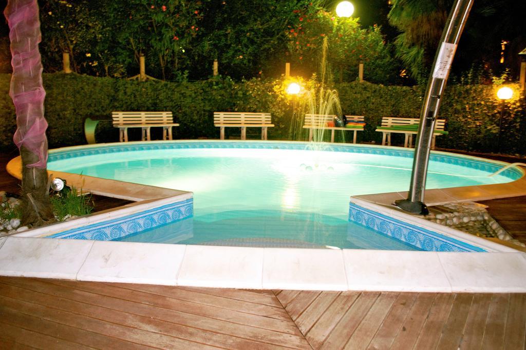 רימיני Hotel Bengasi מראה חיצוני תמונה