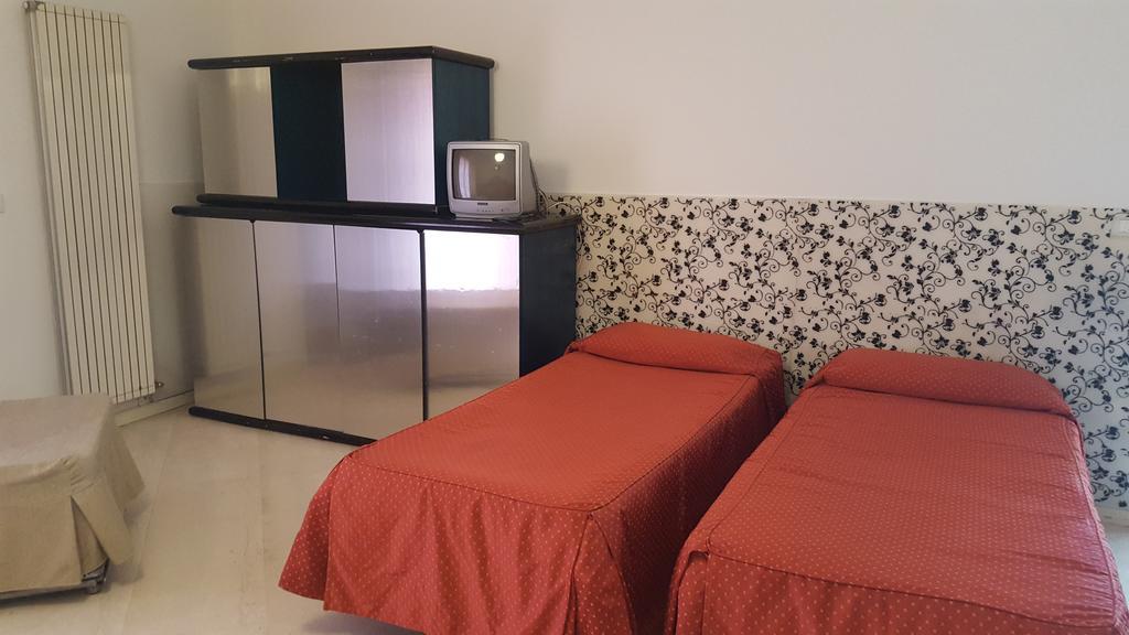 רימיני Hotel Bengasi מראה חיצוני תמונה