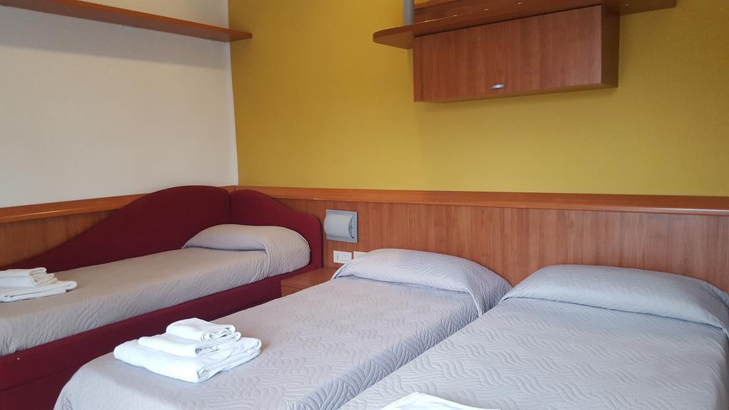 רימיני Hotel Bengasi מראה חיצוני תמונה