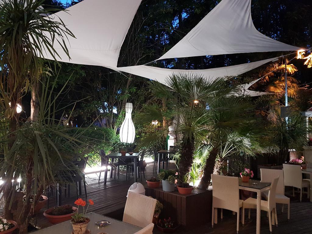רימיני Hotel Bengasi מראה חיצוני תמונה