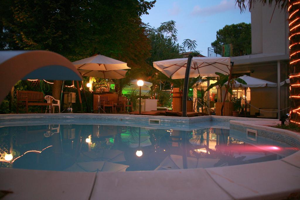 רימיני Hotel Bengasi מראה חיצוני תמונה