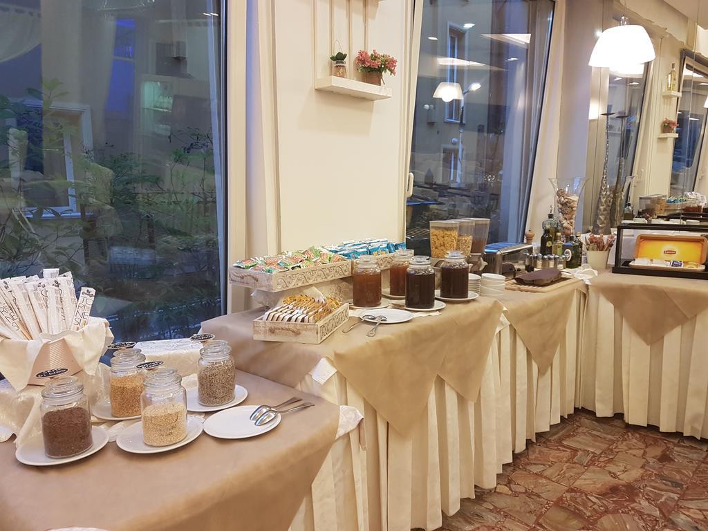 רימיני Hotel Bengasi מראה חיצוני תמונה