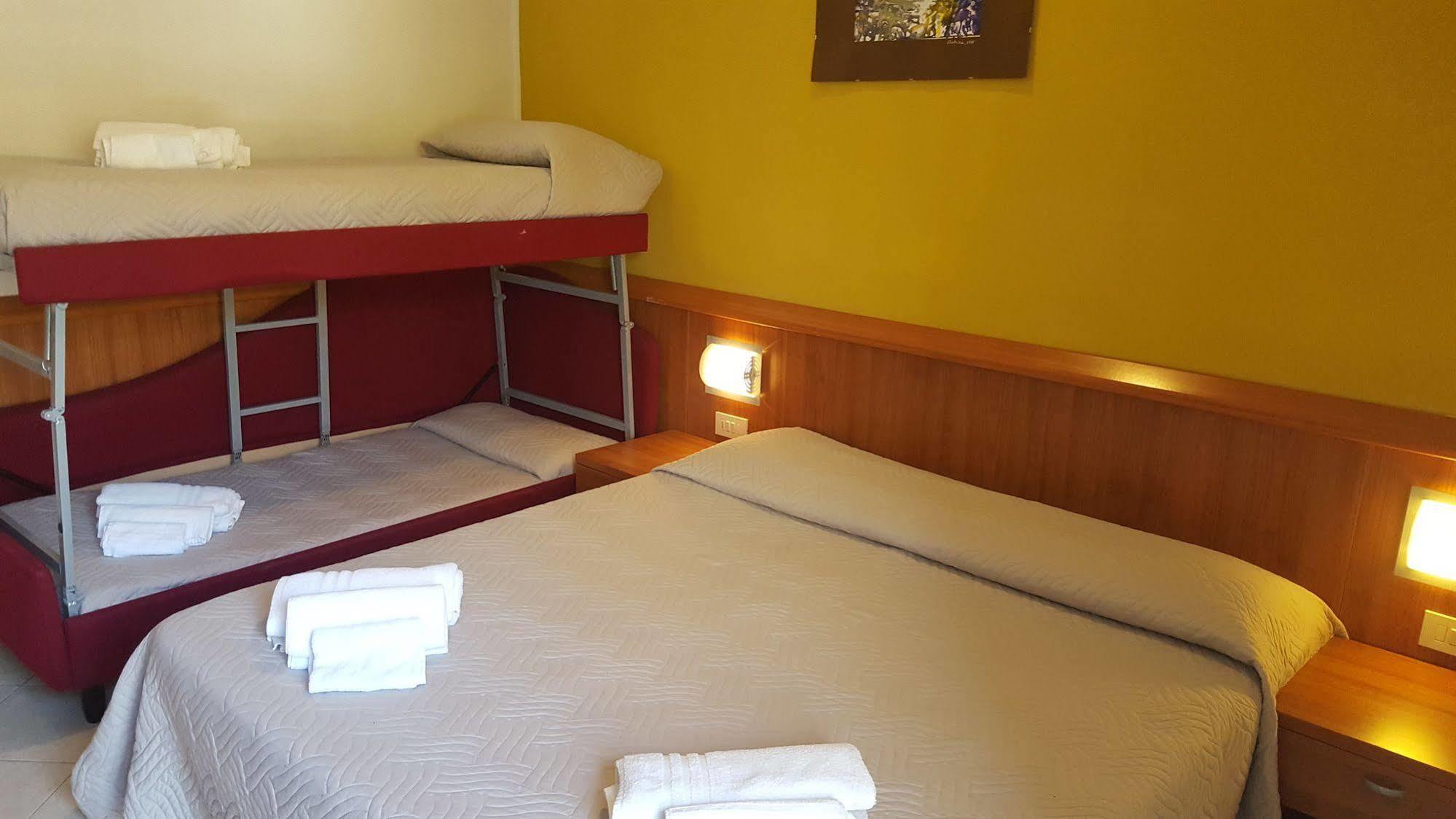 רימיני Hotel Bengasi מראה חיצוני תמונה