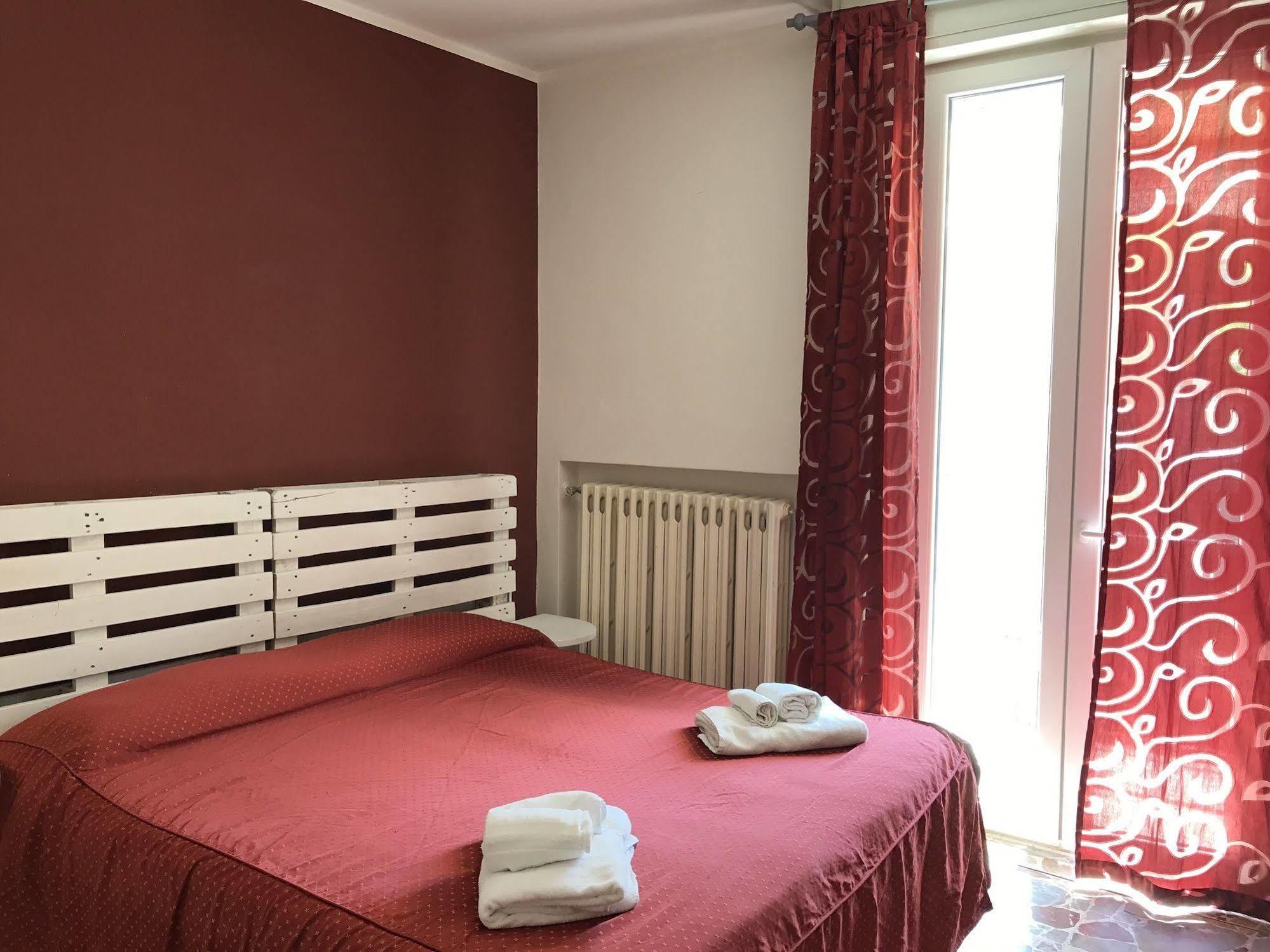 רימיני Hotel Bengasi מראה חיצוני תמונה