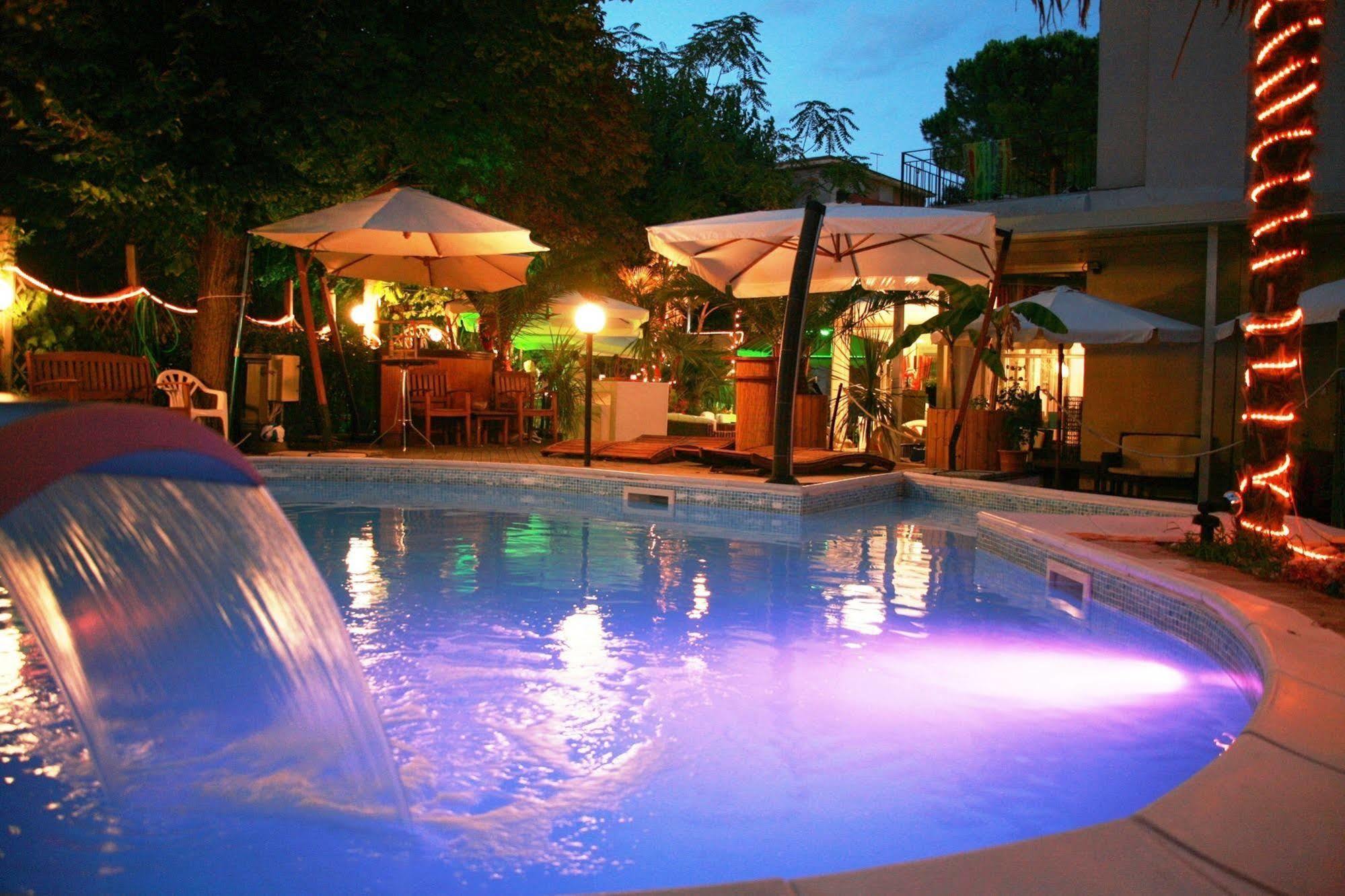 רימיני Hotel Bengasi מראה חיצוני תמונה