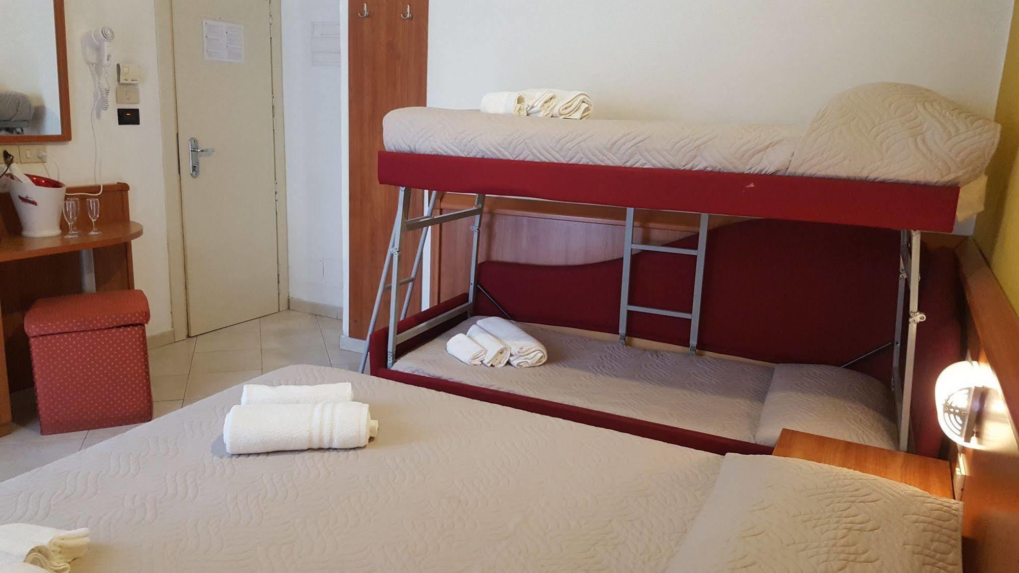 רימיני Hotel Bengasi מראה חיצוני תמונה